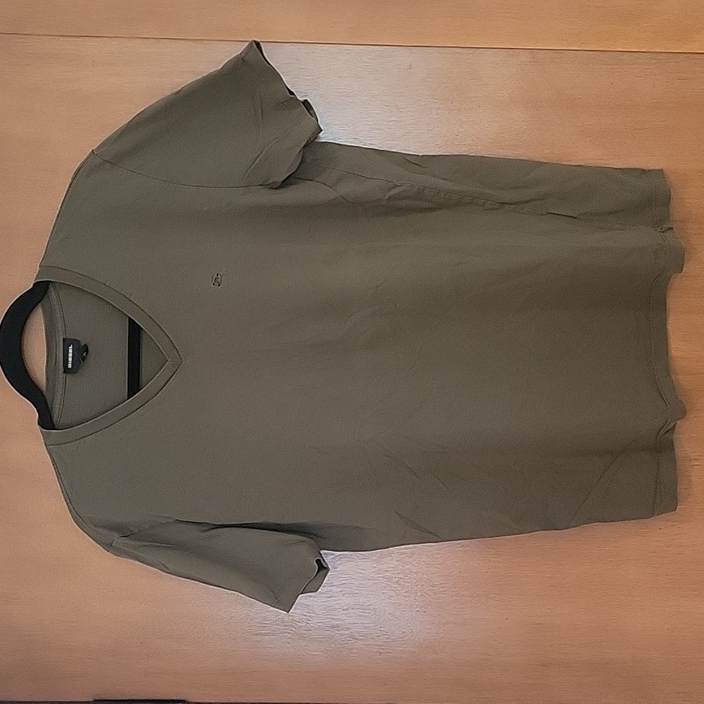 Diesel olive green 100% cotton v-neck tee, large